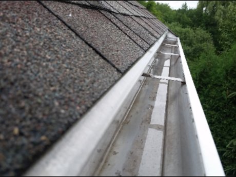 Single story gutter cleaning