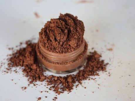 Provide set all-natural makeup 