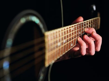 Hourly Guitar lessons <('.'<)